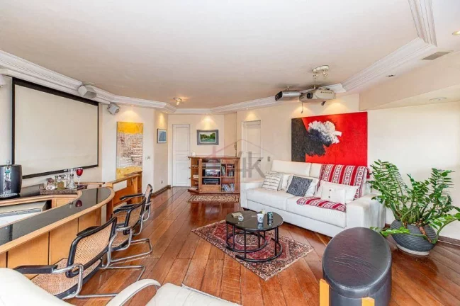 Imagem Cobertura no Brooklin: 278m² com Piscina Privativa e Quadra de Tênis