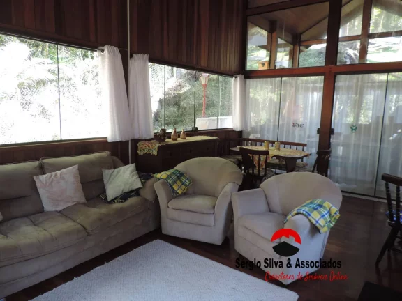 Imagem Casa a Venda na Região da Vila Natal em Campos do Jordão - SP.