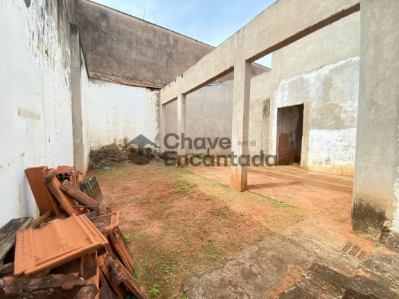 Imagem Casa semiacabada e totalmente estruturada.