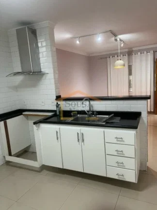 Imagem Casa térrea com edícula e área gourmet, implantada em terreno de 150m², com 200m² de área cons...