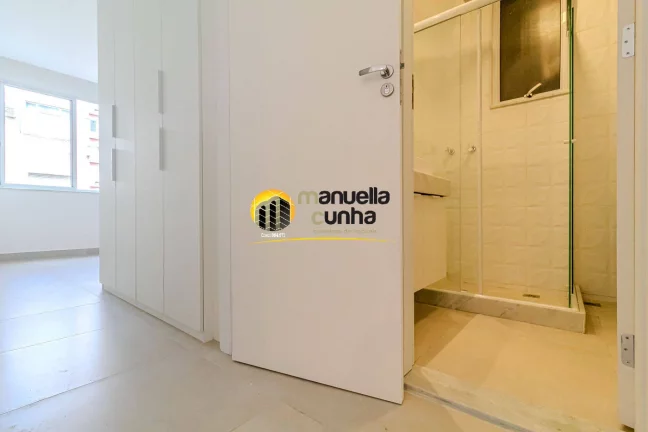 Imagem Excelente Apartamento Copacabana - Quadra da Praia / Varanda vista mar!