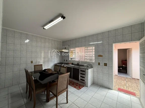Imagem Esta casa estilo assobradada no Condomínio Itamanbuca oferece excelente distribuição de ambientes...