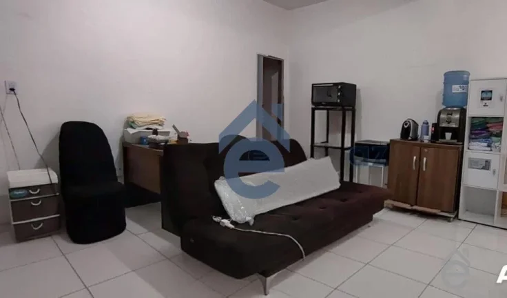 Imagem Casa com ponto comercial à venda, Santos Dumont, em ótima localização
