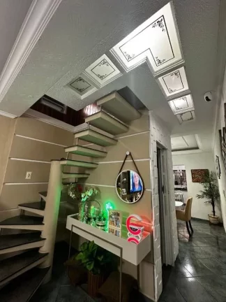 Imagem Sobrado com 4 dormitórios à venda, 250 m² por R$ 580.000,00 - Cidade Boa Vista - Suzano/SP