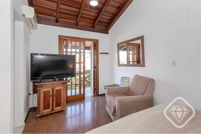 Imagem Casa de condomínio com charme, conforto e excelente padrão no bairro Ipanema

Esta residência de ...