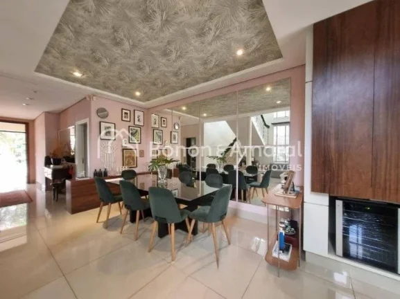 Imagem Linda e espaçosa casa com 308 m² de área construída. A residência possui 4 quartos (todos com a...