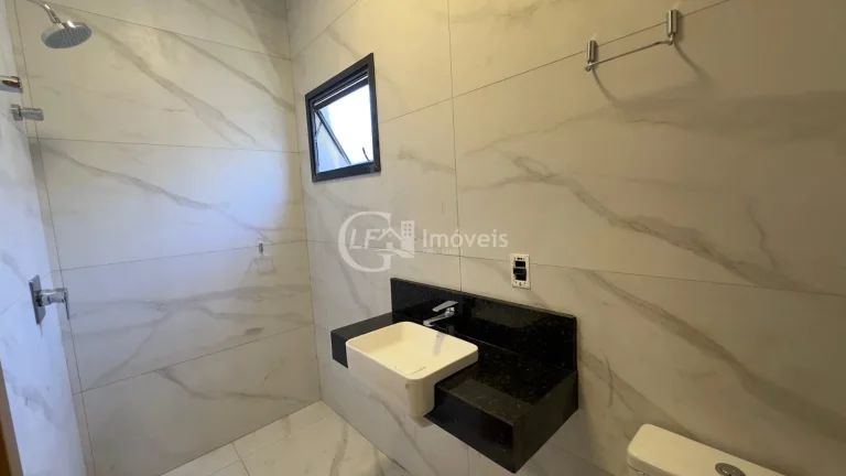 Imagem Casa à venda em Campo Grande-MS, bairro São Francisco: 3 quartos, 1 suíte, 1 sala, 2 banheiros, 2 vagas de garagem, 131,00 m² de área. Venha conferir!