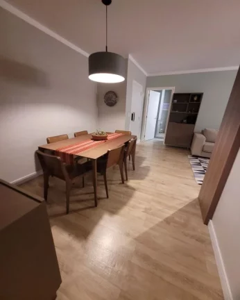 Imagem Apartamento reformado, com living para 02 ambientes, piso laminado , banheiro social, 03 dormitório...
