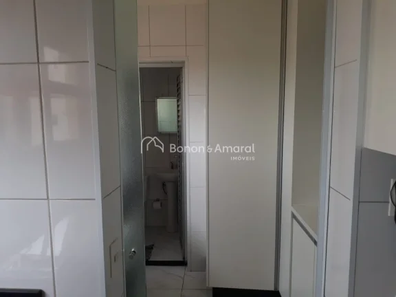 Imagem Espaçoso apartamento totalmente renovado, oferecendo 117m² de conforto e elegância. Com 3 quartos...