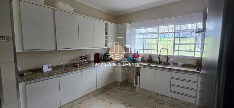 Imagem Mansão Térrea Porteira Fechada no Jardim do Lago – Atibaia/SP