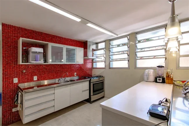 Imagem Casa à venda com 4 quartos, sendo 1 suíte, em Morumbi, São Paulo - SP
