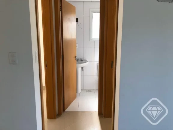 Imagem Apartamento com 2 dormitórios, garagem, elevador, prédio moderno e excelente construção no Bairr...