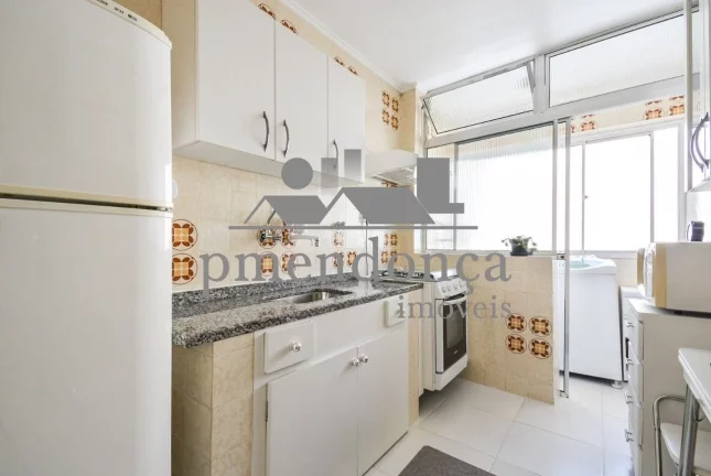 Imagem Ótimo apartamento no 2º andar, localizado na Rua Alves Guimarães, com 129m².