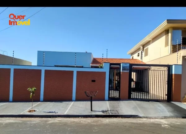 Imagem Imóvel de luxo à venda em Ribeirão Preto: casa com 4 quartos, 1 suíte e 180m² no Parque Residencial Lagoinha. Confira!