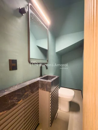 Imagem Oportunidade única no Condomínio Casas Terrara em Campinas!
No pavimento superior, a casa oferece ...