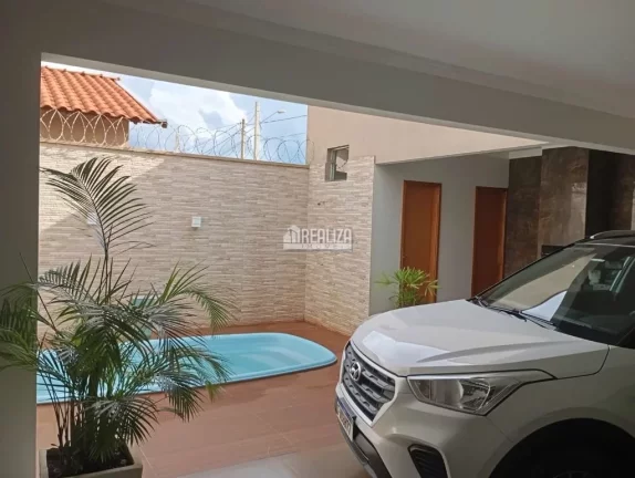 Imagem Casa à venda no Parque das Flores, em Aramina: 2 dormitórios, piscina e varanda gourmet