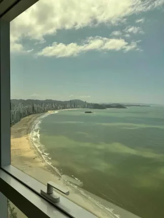Imagem Apartamento frente mar com 4 suítes e 4 vagas na Barra Sul de Balneário Camboriú