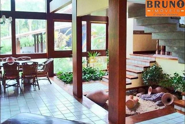 Imagem Mansão de Luxo no Condomínio Aldeia da Praia, Guarapari: Exclusividade e Segurança
Apresentamos e...