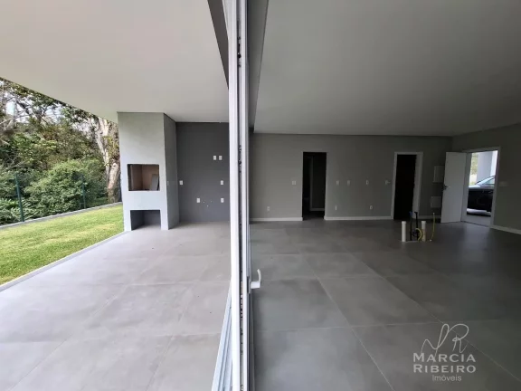 Imagem Casa Alto Padrão! Então você já sonhou em morar lá! Florianópolis ganhou este mágico lugar, o espetacular condomínio fechado. Venha morar no campo do lado da cidade!