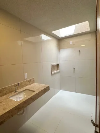 Imagem Casa De 2/4 C Suite No Forteville Em Goiania