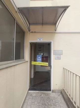 Imagem Apartamento em ótima localização sendo 01 Sala, 01 cozinha, 02 dormitórios, 01 WC com lavabo e b...