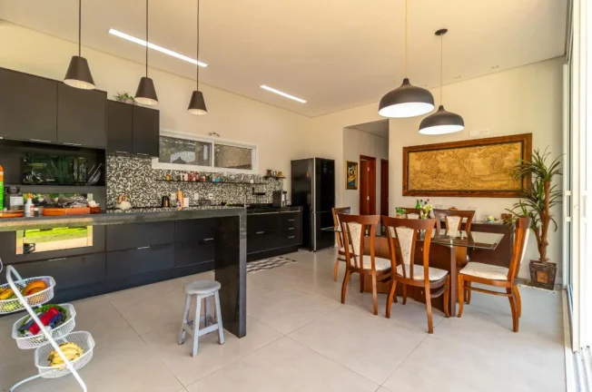 Imagem Casa em Condomínio de Luxo em Sorocaba-SP, Bairro Caguassu: 3 Quartos, 3 Suítes, 4 Salas, 5 Banheiros, 4 Vagas, 285m²!