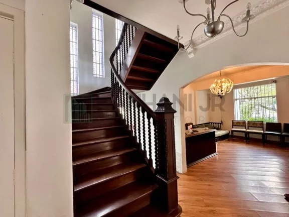 Imagem Casa Comercial de Alto Padrão no Jardim Paulista, São Paulo-SP: 6 Salas, 4 Banheiros, 8 Vagas, 375m² de Área