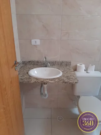 Imagem Casa em Condomínio Fechado com 02 Suítes com 02 vagas de garagem na Vila RéRé