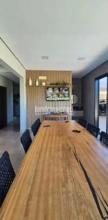 Imagem Sobrado de alto padrão em Cambé: 3 suítes, piscina aquecida, casa de visitas, pomar, energia solar e 3.000m² de terreno amplo