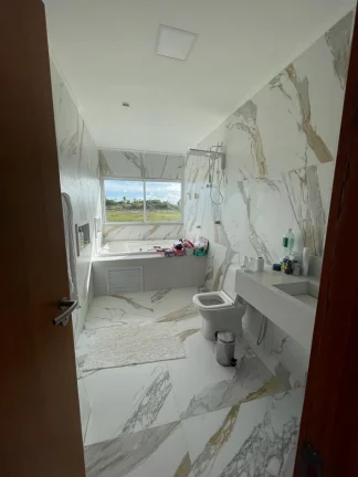 Imagem Casa à venda no Condomínio Biratan Carvalho - Confira as incríveis 4 suítes e espaço gourmet!