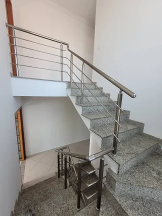 Imagem Sobrado Alto Padrao com 235m² 3 Dormitotorios com 5 Vagas de Gargens