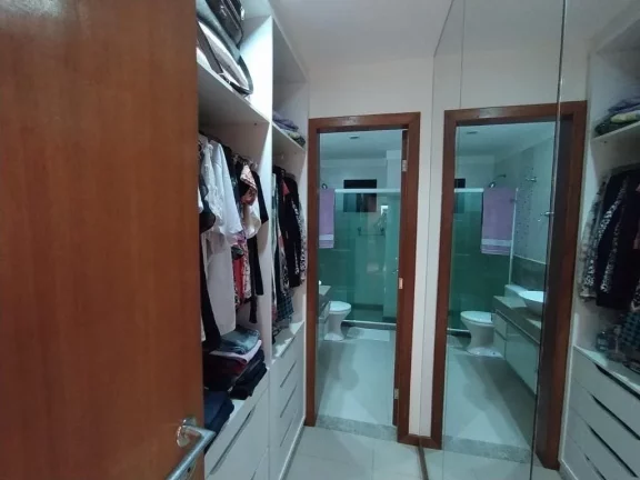 Imagem Excelente Apartamento de Frente para o Mar na Praia do Morro composto por 4 dormitório sendo 3 suítes, com 2 vagas de garagem.