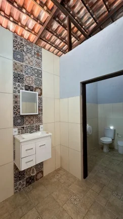 Imagem Chácara à venda em Jundiaí-SP, bairro Ivoturucaia: 2 quartos, 1 suíte, 1 sala, 2 banheiros, 259m². Aproveite essa oportunidade!
