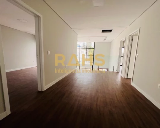 Imagem Casa com arquitetura moderna no Bairro América. Área construída de 204m² Possui 3 suítes amplas...