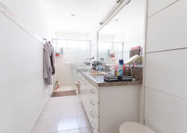 Imagem Apartamento amplo em uma das ruas mais cobiçadas de Pinheiros! Reformado, com 4 dormitórios sendo ...