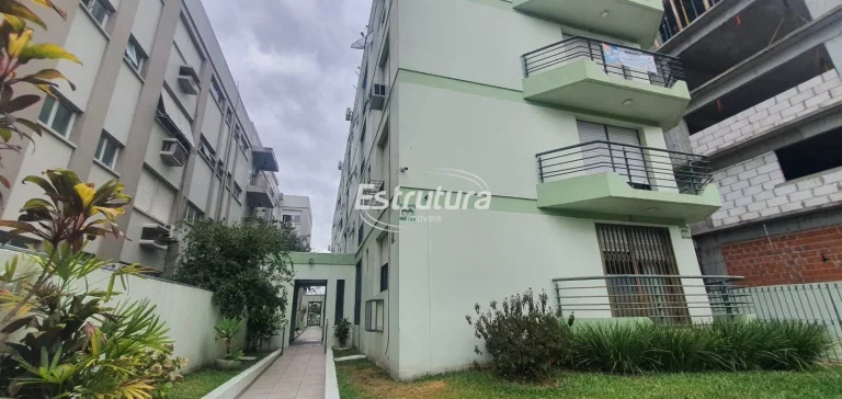 Apartamento com peças amplas localizado na Benjamin Constant