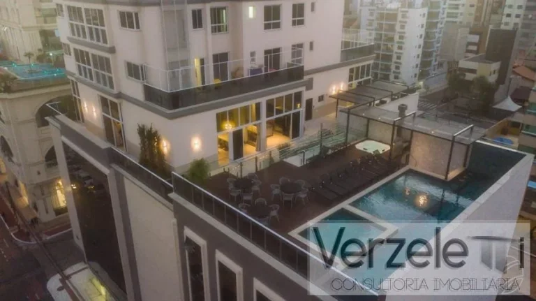 Imagem Apartamento 4 ou + dormitórios para Venda em Balneário Camboriú / SC no bairro Centro