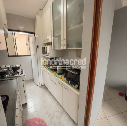 Imagem Apartamento no Jardim Jamaica em Londrina com 2 quartos, cozinha planejada e ótima localização próximo à Av. Arthur Thomas
