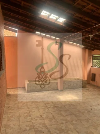 Imagem Venda de casa no Jardim Santa Lúcia, Campinas. 3 dormitórios com ventilador, sala com ventilador, 2 banheiros sendo 1 com box, 2 cozinhas sendo 1 com