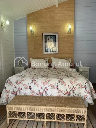 Imagem Esta encantadora residência de estilo provençal francês está situada no Condomínio Moinho dos V...