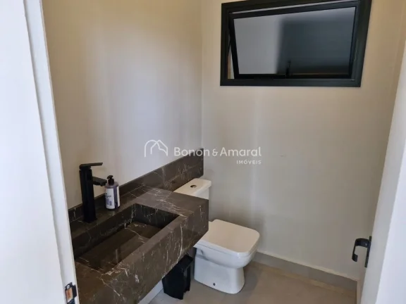 Imagem Residência moderna no Condomínio Flor da Serra, com 290m² de área construída em terreno de 340m...