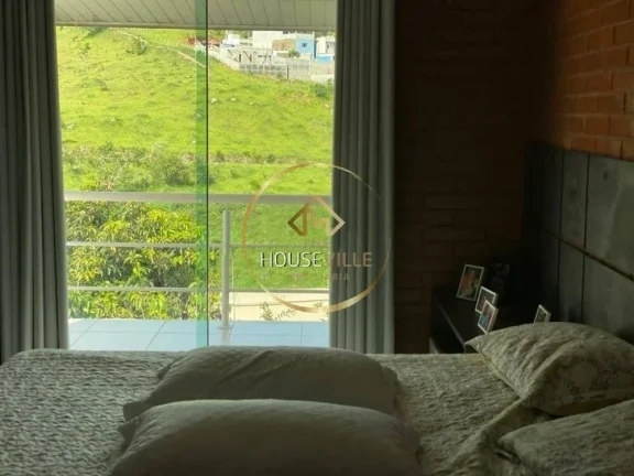Imagem Casa 4 Dormitórios ( 4 suítes), 5 vagas, Condomínio Mirante do Vale.
