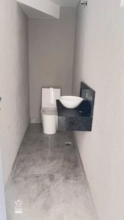 Imagem Sobrado em condomínio fechado, 3 Quartos, suíte, terraço com churrasqueira e 1 vaga a venda no Boqueirão (Estuda Permuta)