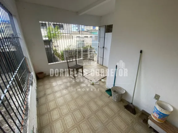 Imagem Mais Espaço para Sua Família - Casa Térreo e 1º Andar em Excelente Localização!