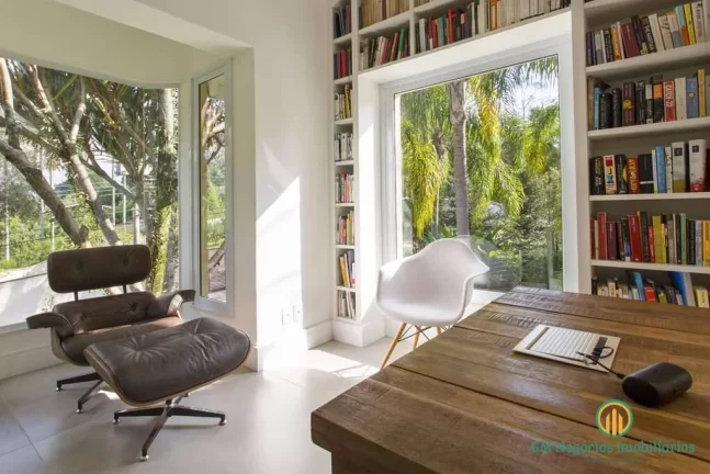Imagem Casa Maravilhosa e impecável - 5 suites + chalé hóspedes! Em Condominio