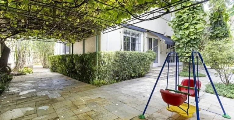 Imagem Casa Jardim América - 630M² 4 Dorms, 1 Suíte, 2 Salas, 6 Vagas, Dependência de Serviço Completa, Academia, Área Gourmet, Jardim.