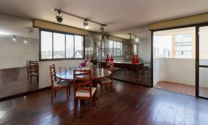 Imagem Apartamento na Rua Monte Alegre com 220m² para ser reformado, 3 suítes e 2 vagas.