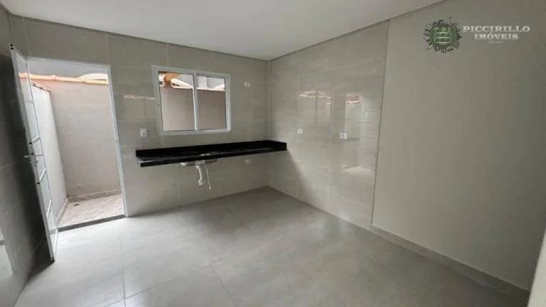Imagem Sobrado com 2 dormitórios à venda, 49 m² por R$ 350.000 - Maracanã - Praia Grande/SP