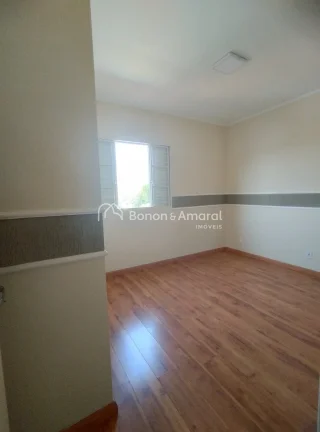 Imagem Casa com 3 Suítes confortáveis com armários embutidos e uma das suites tem banheira;
2 Salas de e...
