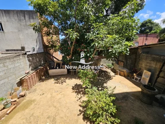 Imagem Duas casas com entradas independentes, 200m² de área construída. Ideal para morar com privacidade ou garantir renda extra com aluguel.